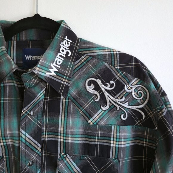 Wrangler Men's Plaid & Embroidered Western Shirt | Size M - Picture 5 of 9